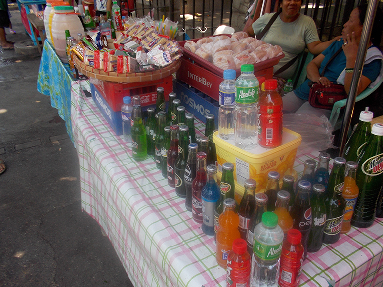 Figure 3. Street food vendors, City Plaza, Dagupan City, Pangasinan (2015). Author photo.