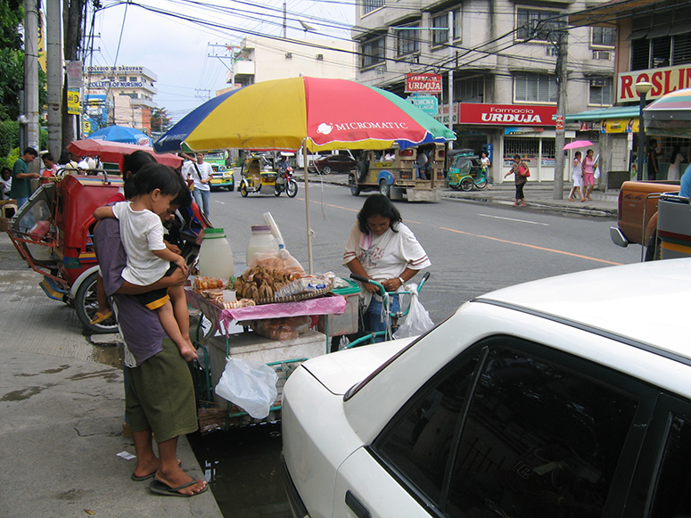 Figure 8. Street food vendors, Dagupan City, Pangasinan (2006). Author photo.