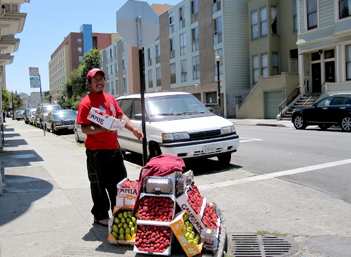 Vendedor de fruta en Capp St., San Francisco