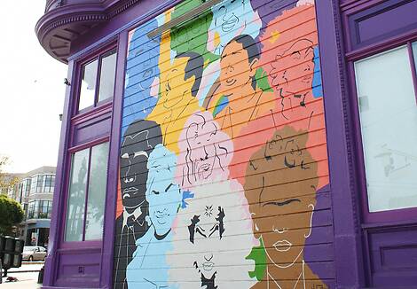 Mural "Queeroes" del SF LGBT Center (pintado por Juan Manuel Carmona y Simón Malvaez)